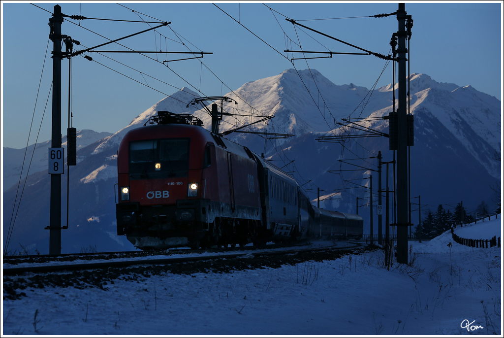 Alpenglhen - Die 1116 106 rollt mit dem EC 113 (Salzburg - Klagenfurt) ber die Tauern Sdrampe talwrts. 
Kolbnitz 18.1.2013