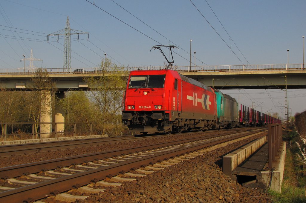 Alpha Trains 185 604-6 + 185 575-8 mit Smps-Wagenganzzug Richtung Koblenz, in Mainz-Mombach; 28.03.2011