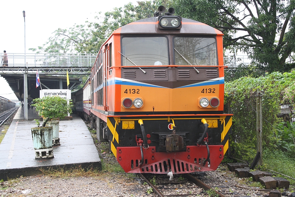 ALS 4132 (Co'Co', de, Alsthom, Bj.1974/75) am 12.Jnner 2012 im Bf. Hat Yai Junction.

