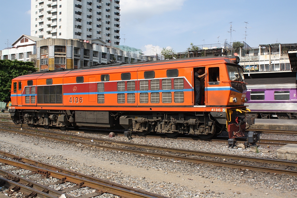 ALS 4136 (Co'Co', de, Alsthom, Bj.1974) am 14.Mai 2012 im Bf. Hua Lamphong. 

