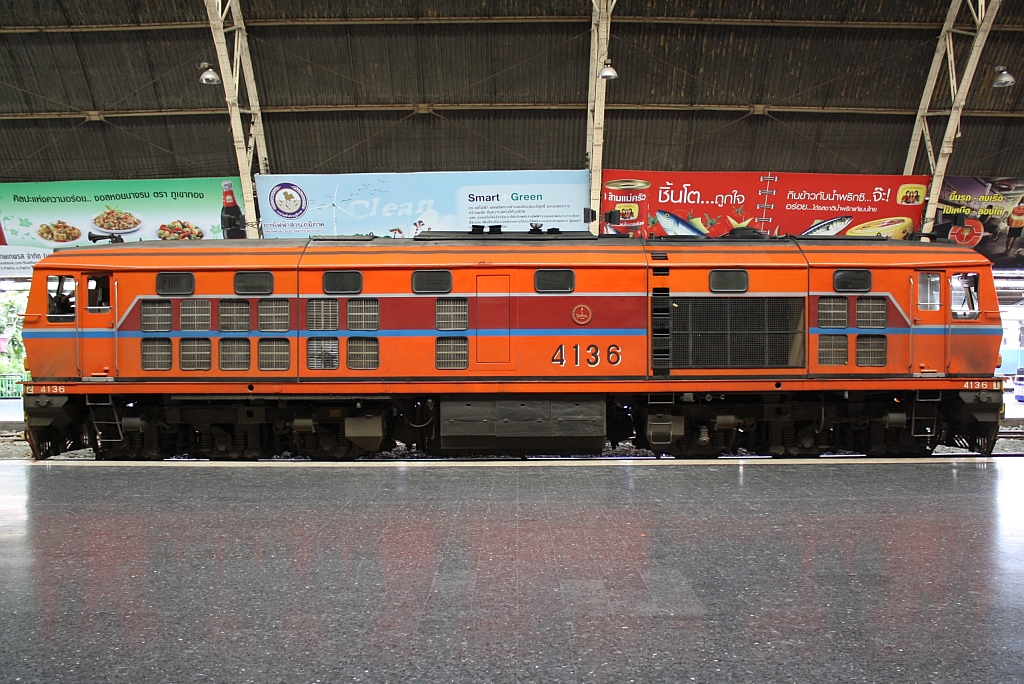 ALS 4136 (Co'Co', de, Alsthom, Bj.1974) am 24.Juli 2012 in der Halle des Bf. Hua Lamphong.