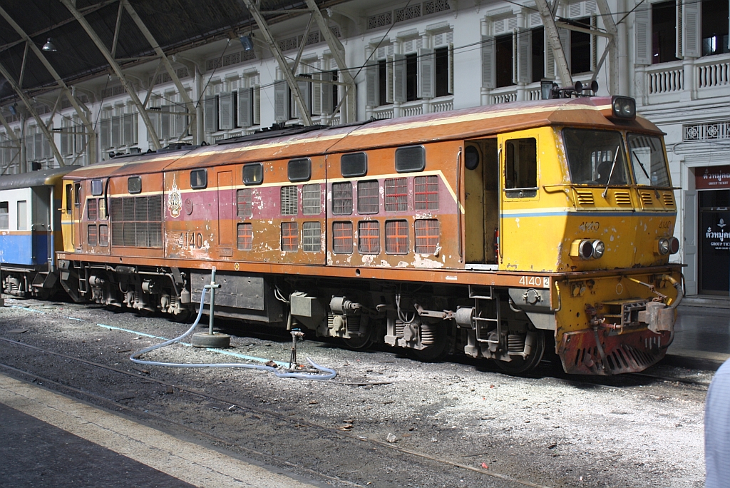 ALS 4140 (Co'Co', de, Alsthom, Bj.1974) am 14.Mai 2012 in der Halle des Bf. Hua Lamphong. 

