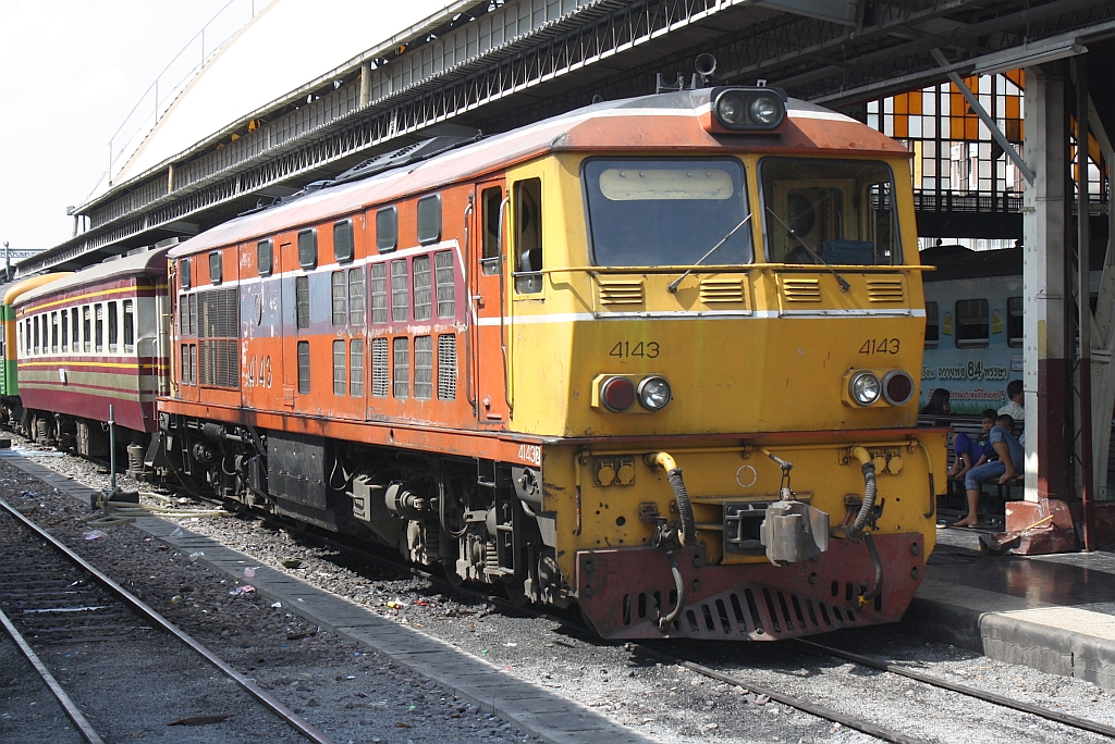 ALS 4143 (Co'Co', de, Alsthom, Bj.1974) am 14.Mai 2012 im Bf. Hua Lamphong. 

