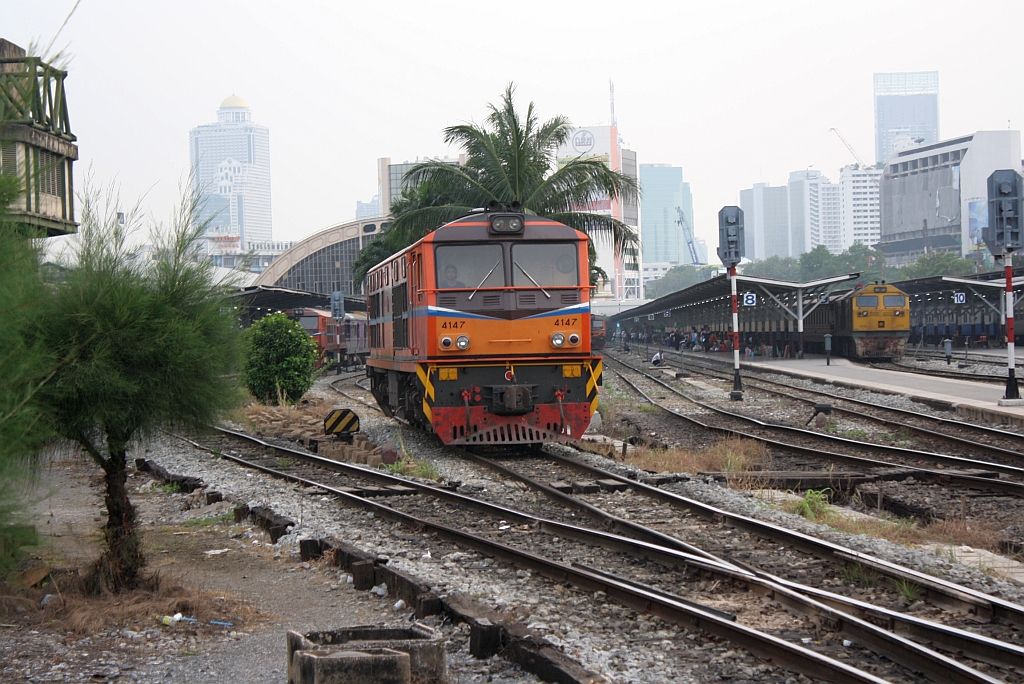 ALS 4147 (Co'Co', de, Alsthom, Bj.1974) am 02.November 2012 im Bf. Hua Lamphong.