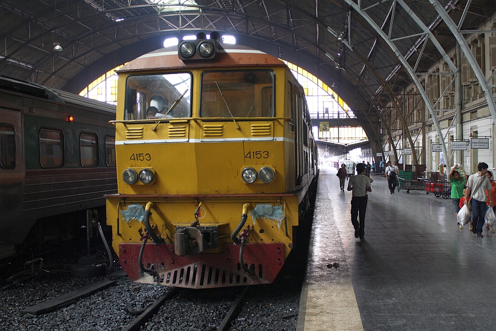 ALS 4153 (Co'Co', de, Alsthom, Bj.1974/75) am 24.August 2010 im Bf. Hua Lamphong.