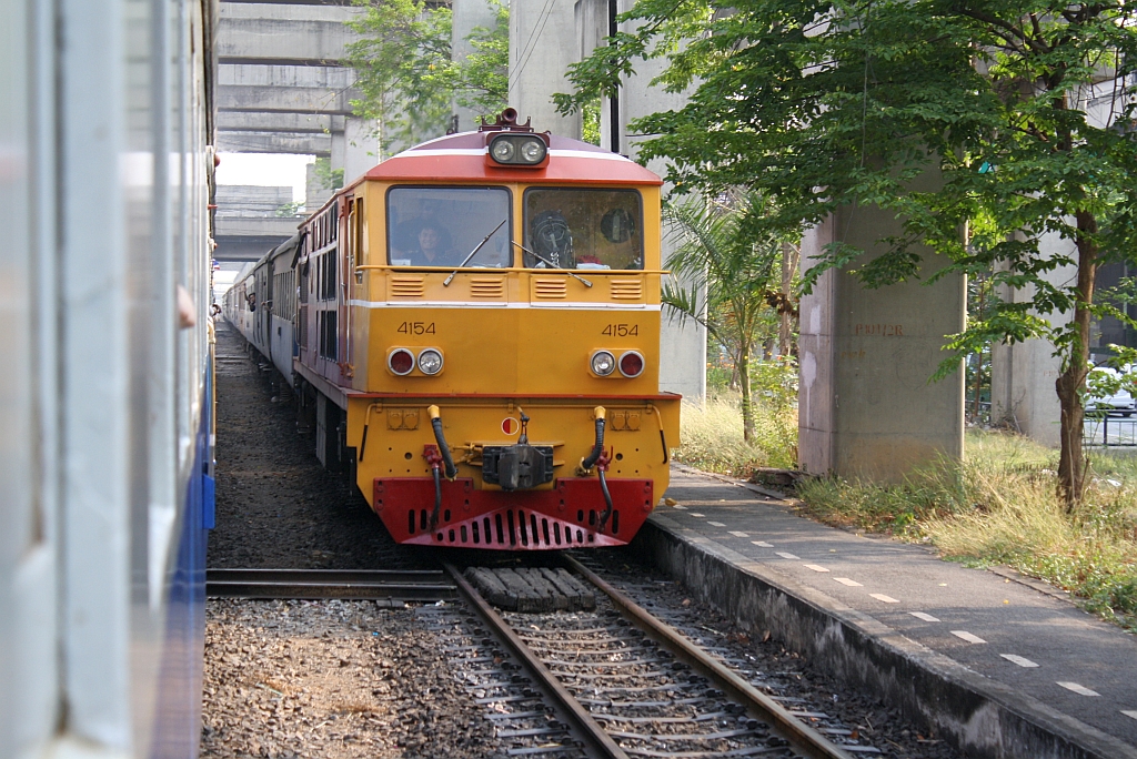ALS 4154 (Co'Co', de, Alsthom, Bj.1975) am 26.Mrz 2010 zwischen Bang Sue Junction und Bang Khen.