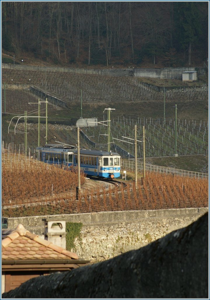 Als die ASD noch blau war: Ein ASD Regionalzug schlängelt sich durch die Weinberge Richtung Aigle.
04.02.2011