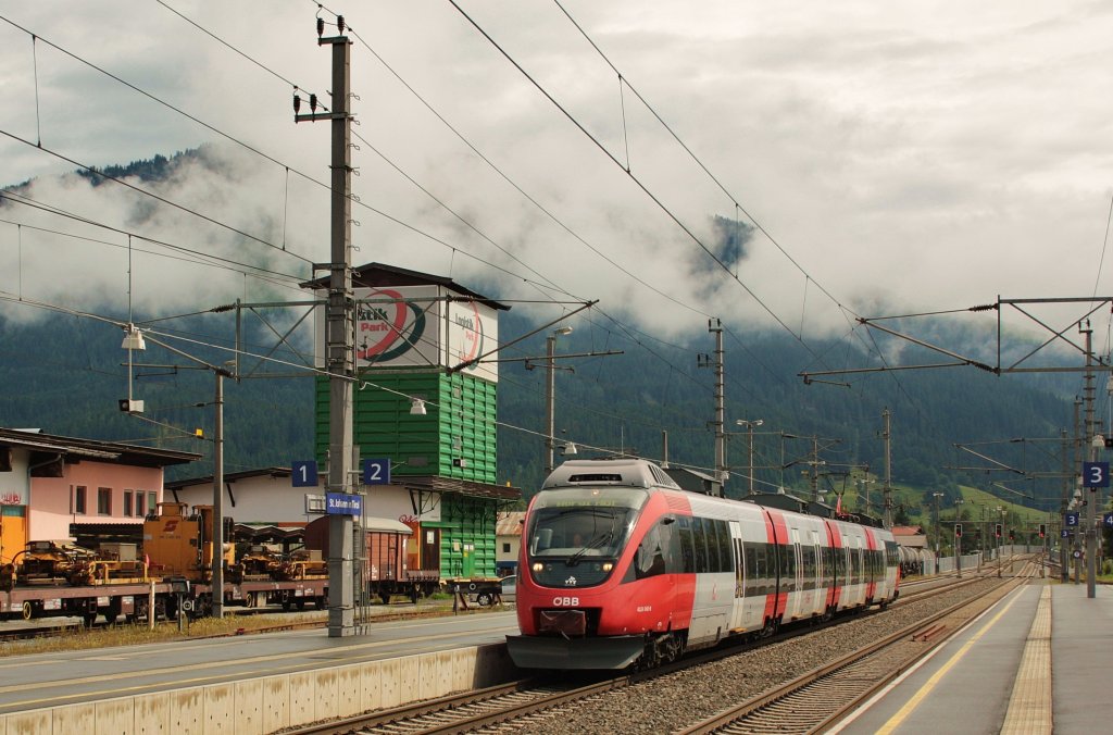 Als dann kurz mal die Sonne rauskahm lies sich sogar ein Zug blicken. Es war der 4024 060 der mit der S 6 einen Halt in St. Johann machte und dann weiter nach W�rgl zog. (17.08.2010, St. Johann, Tirol)
