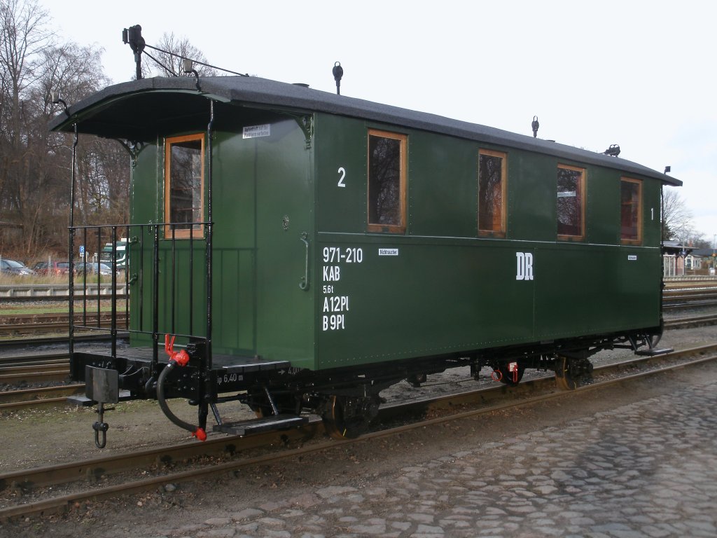 Als ich diesen KAB 971-210 das letzte Mal fotografierte,trug Dieser noch keine Bechriftung,am 10.Dezember 2011,konnte ich den Wagen wieder beschriftet in Putbus fotografieren. 