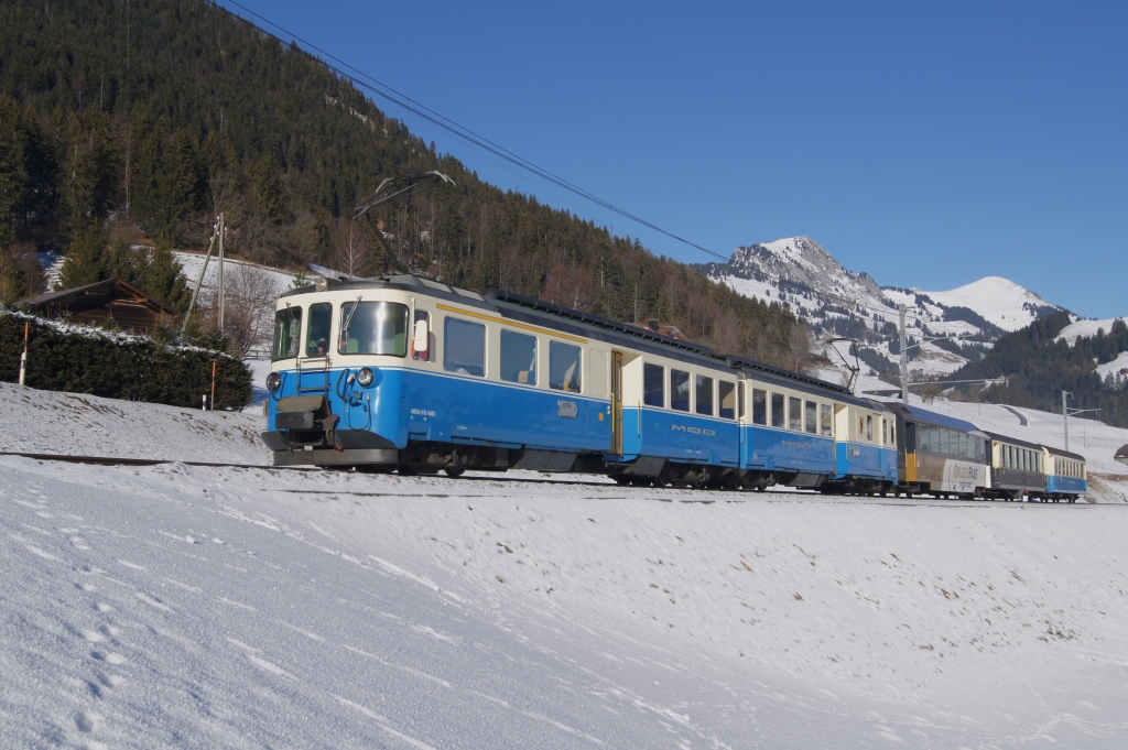 Als letztes Bild meiner MOB-Serie zeige ich den ABDe 8/8 4003, der sich am 31.12.10 mit dem Regionalzug 2221 Les Combes nhert.