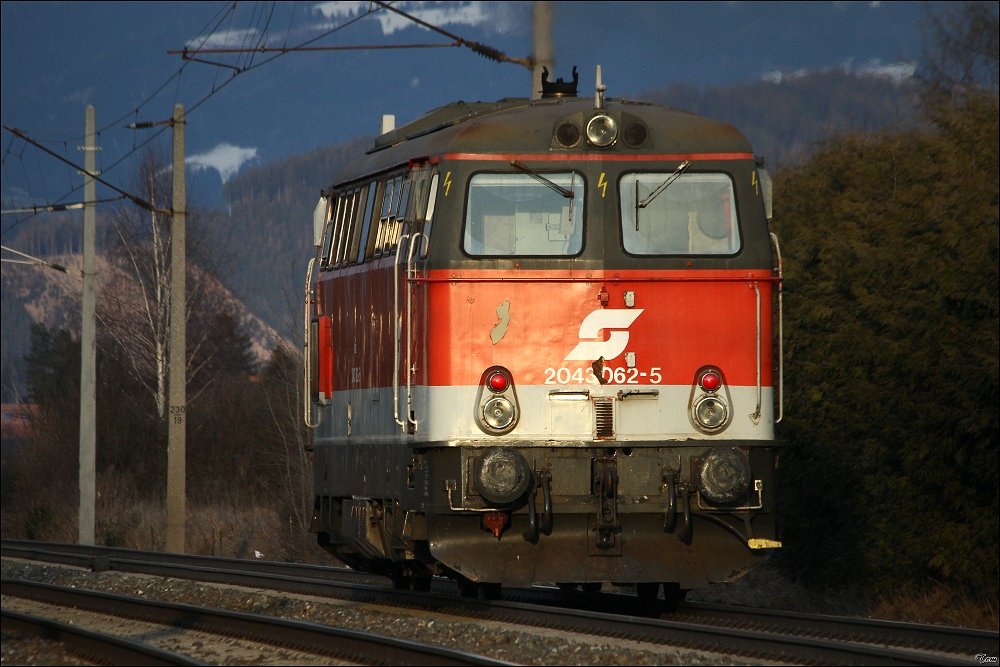 Als Lokzug 89240 war heute die Diesellok 2043 062 von Zeltweg nach Knittelfeld unterwegs.
Zeltweg 5.3.2010 