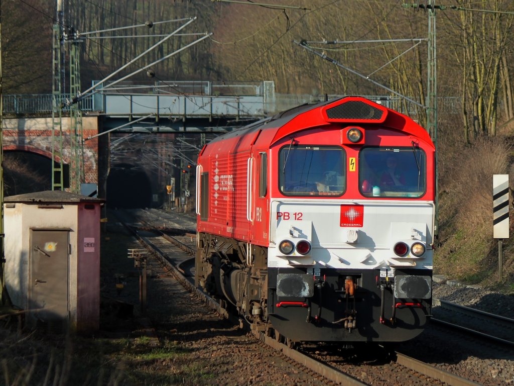 Als Lz rollt Crossrail PB12 am 16.03.2012 von Belgien kommend die Rampe vom Gemmenicher Tunnel nach Aachen West runter.