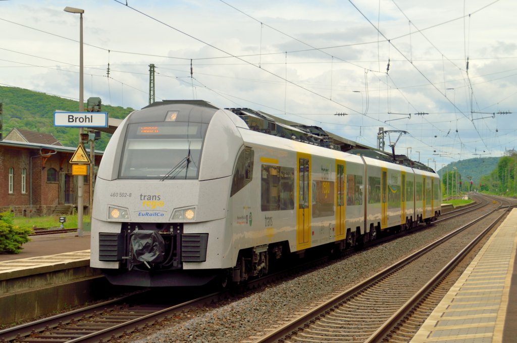 Als MRB26 nach Kln Deutz Messe fahrend, verlsst hier gerade der MRB-Triebwagen 460 502-8 den Bahnhof Brohl in Richtung Bad Breisig am Christihimmelfahrtstag 9.5.2013