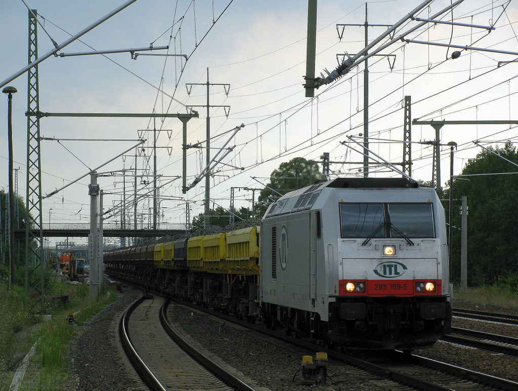 Als nchstes vom 02.08. dann die 285 109-5 mit gewaschenen Altschotter in Richtung  meiner  Baustelle. Also von Zossen nach Knigs Wusterhausen mit Vmax 65. 