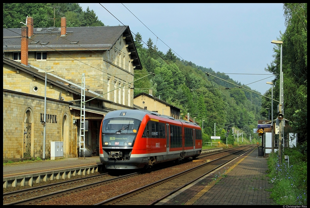 Als RE 5279  Wander-Express Bohemica  fhrt 642 156 am 28.7.2012 durch Krippen Richtung Litomerice mesto (Leitmeritz).