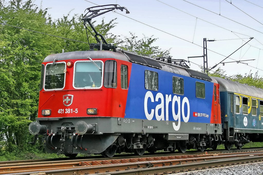 Als selterner Gast zog die 421 381-5 den Säuferzug vom Eurostrand Leiwen, von Hetzerath in Richtung Koblenz, am 17.04.2011