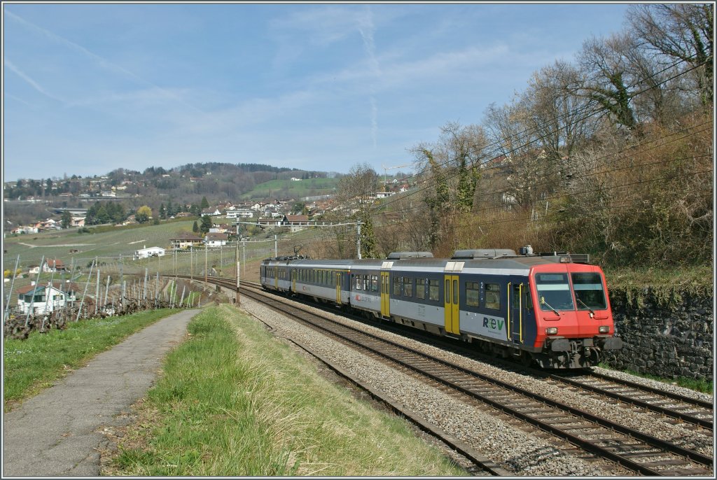 Als Vgel noch kein Monopol der Zentralbahn waren, zwitscherten noch Kolibris durch die Schweiz...
Ein NPZ kurz nach Bossire am 1. April 2011 