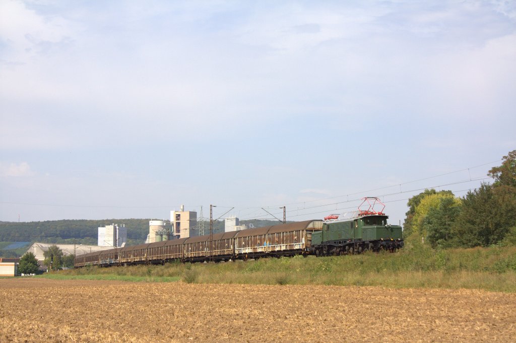 Als Zweites fuhr die E94 192 mit dem Henkelzug am 23.08.2011 durch Karlstadt.