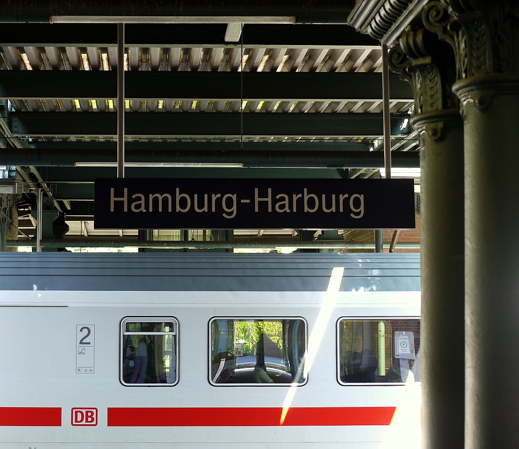 Alt und Neu im Bahnhof Hamburg-Harburg. 9.6.2013