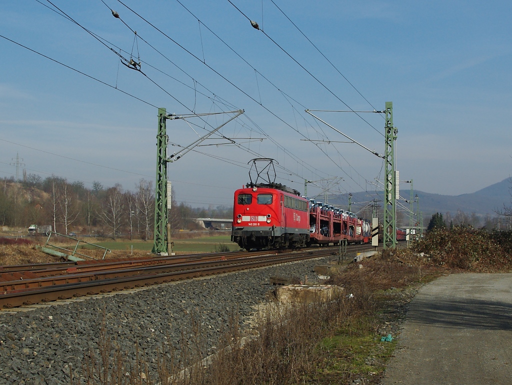 Alte Dame im besten Licht: 140 261-9 mit gem. Gz in Fahrtrichtung S�den. Aufgenommen am 02.03.2011 an der Nordeinfahrt nach Eschwege.