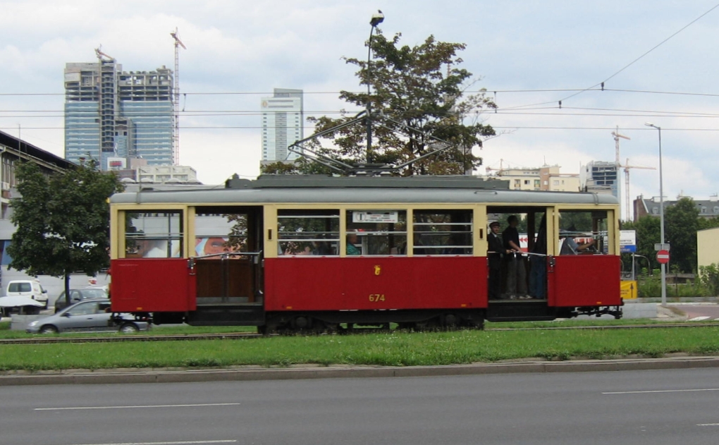 Alte TRAM #674 der Warschauer Verkehrsbetriebe.  14/8/2005 Foto.