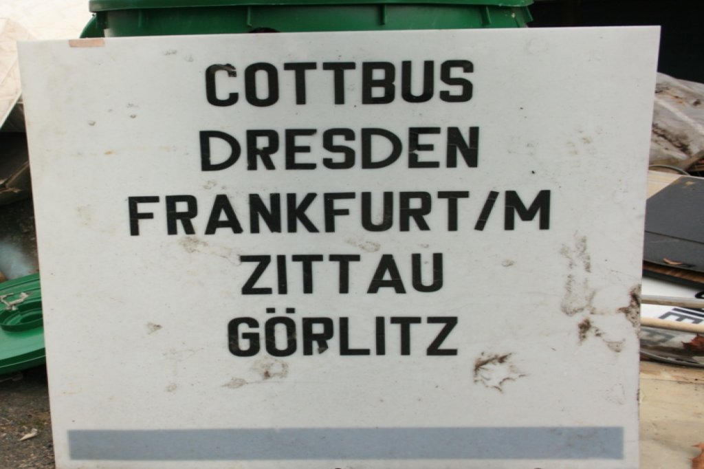 Alte Zugzielanzeige(-tafeln)vom Bahnhof Guben, Zustand 02.11.09