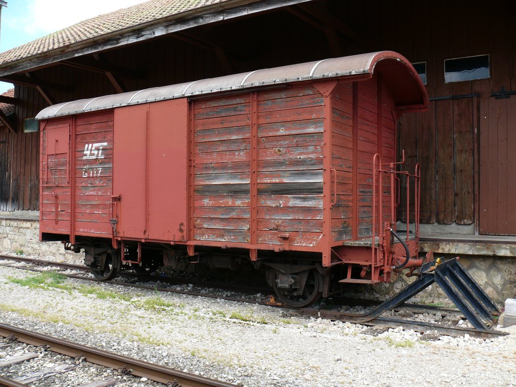 Alter gedeckter Gterwagen G117 der YSC.
Bei den Fahrzeugen der Travys-Strecke Yverdon - Sainte-Croix ist die traditionelle Bezeichnung der Strecke noch allenthalben zu sehen. 
Als Abkrzung kann man aber sowohl YSteC als auch YSC finden.  

29.05.2009 Sainte-Croix