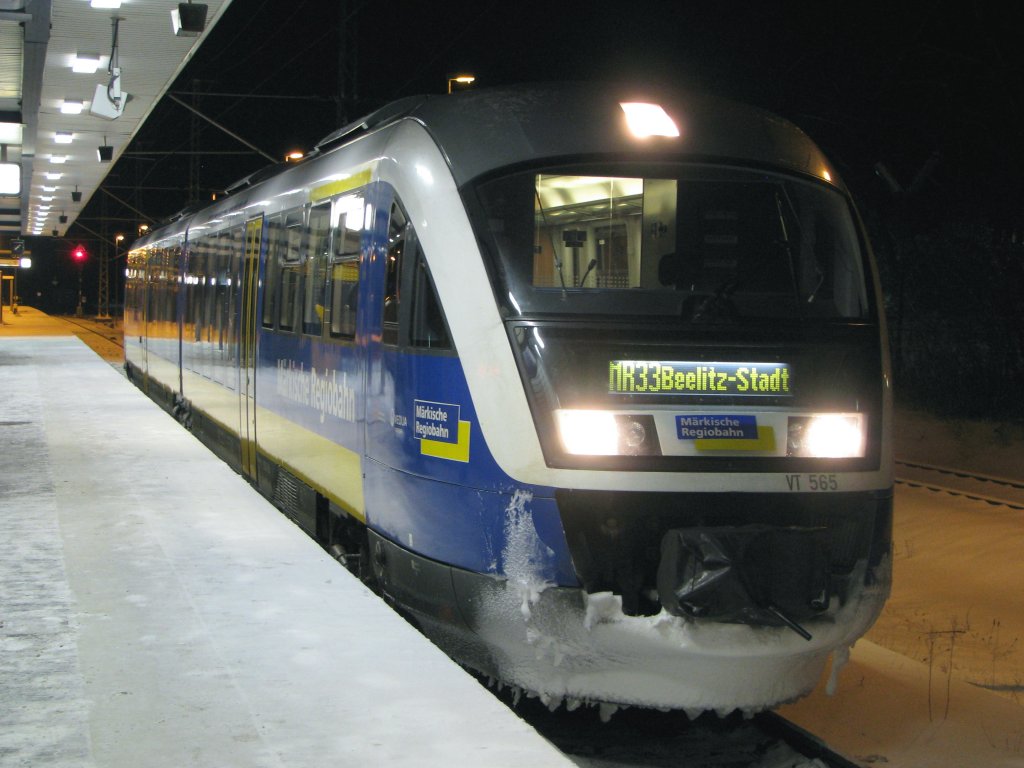 am 01.01 2010 watret VT 565 der MRB im Bahnhof von Jterbog auf seine Fahrt nach Beelitz Stadt .