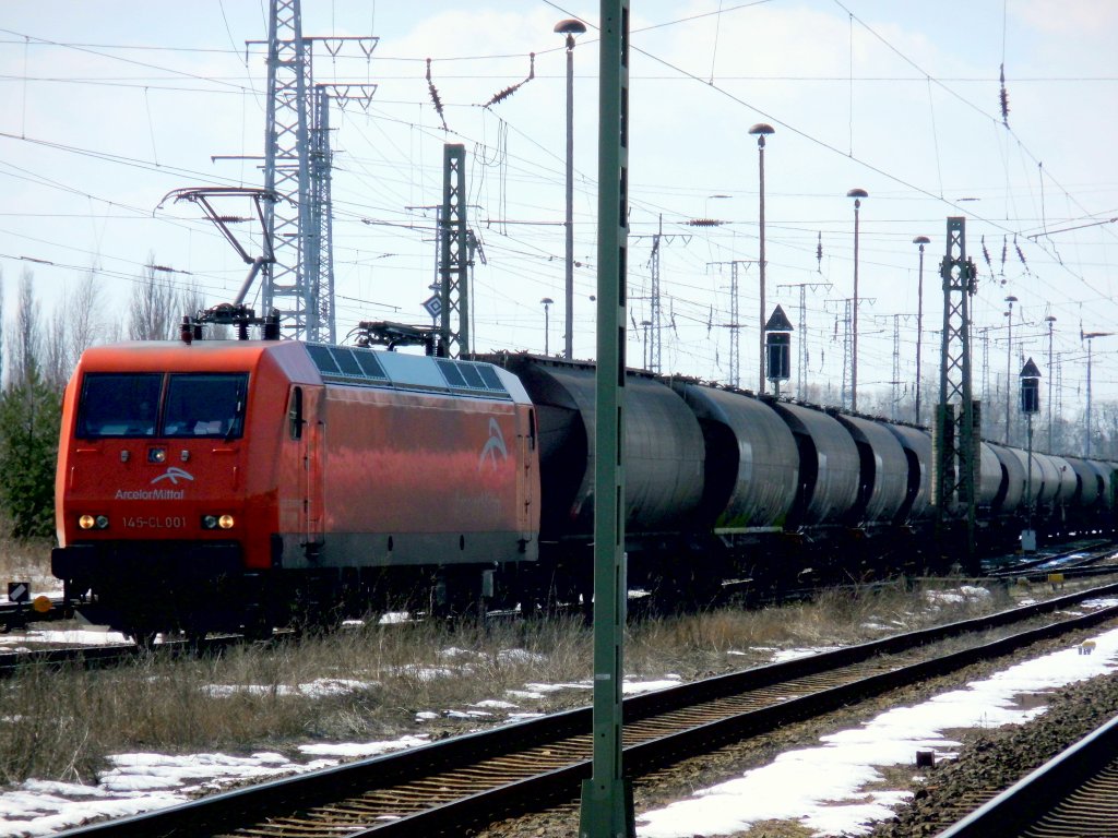 Am 01.04.2013 kam die 145 CL 001 mit einem Kohlenstaubzug durch Stendal und fuhr in Richtung Magdeburg.