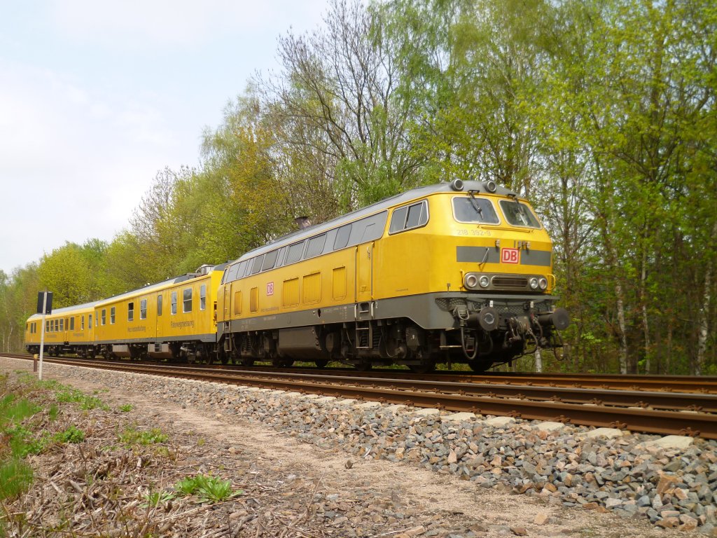 Am 01.05.13 fuhr 218 392-9 mit einem Mezug von Chemnitz ber Schwarzenberg nach Zwickau und zurck. Hier die Einfahrt bei Zwickau, Nachschu.
