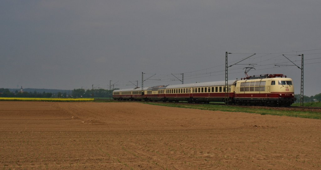 Am 01.05.2011 in Mangolding 103 184 -8, mit sechs wnderschnen TEE wgen.