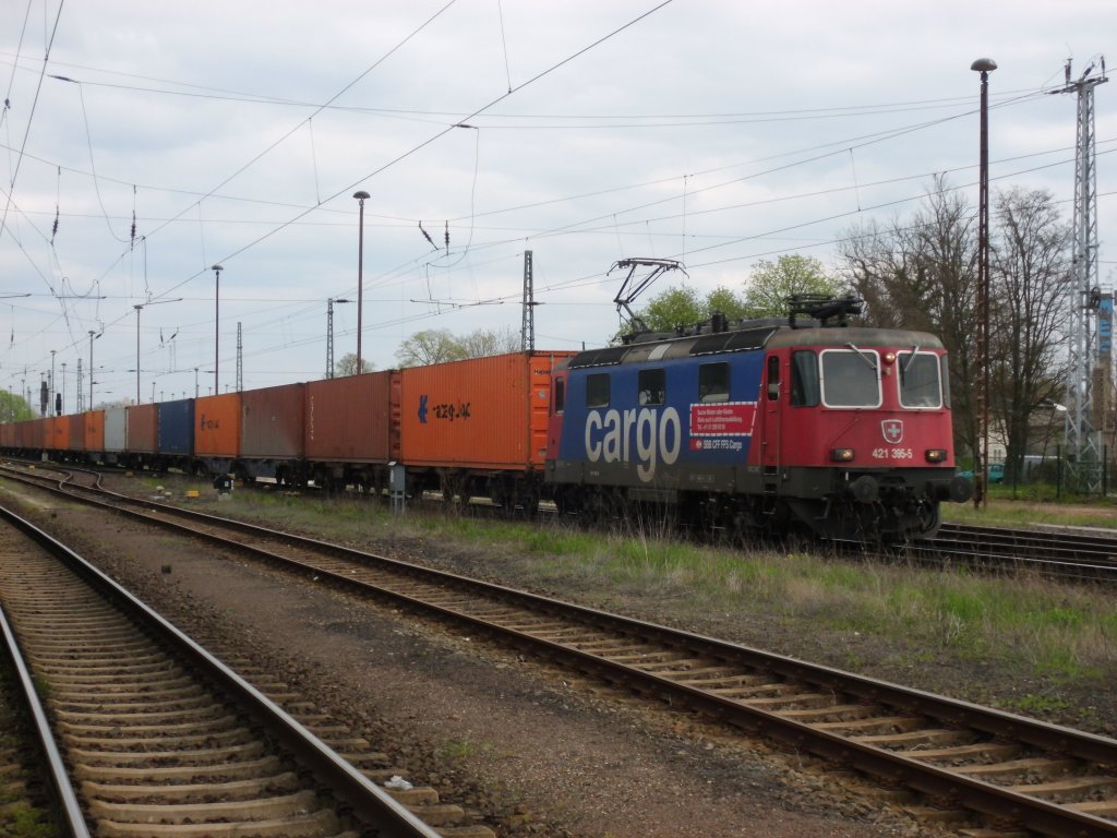 Am 01.05.2013 kam 421 395 mit einem Containerzug durch Stendal ber Wittenberge nach Hamburg.