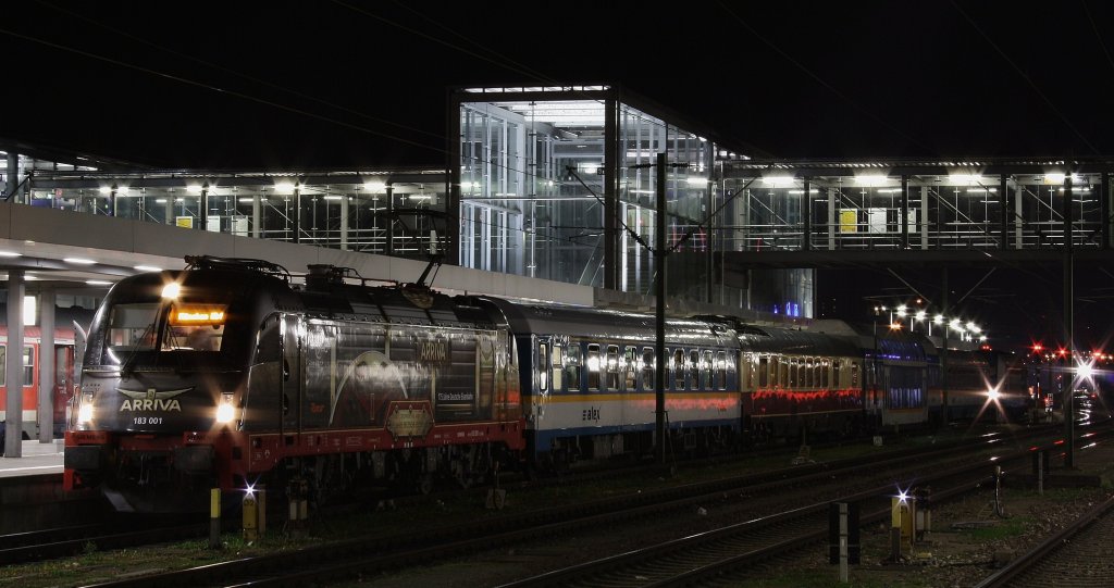 Am 01.11.2010 in Regensburg Hbf war 183 001 am ALEX .