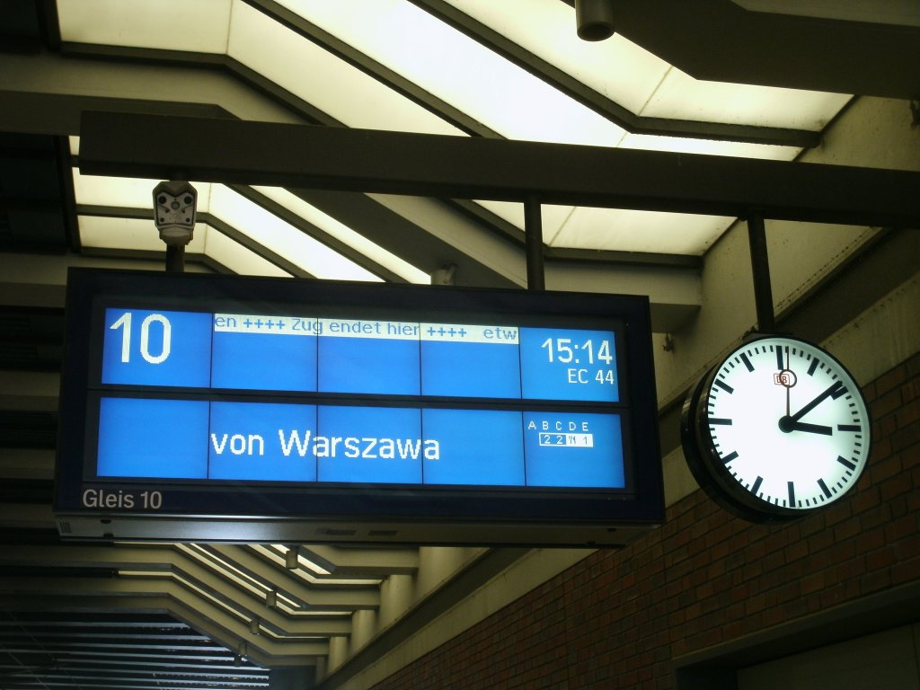 Am 01.Oktober 2011 konnte man in Berlin Gesundbrunnen die Ankunft vom EC 44 Berlin-Warszawa-Express aus Warszawa im Zugzielanzeiger lesen.