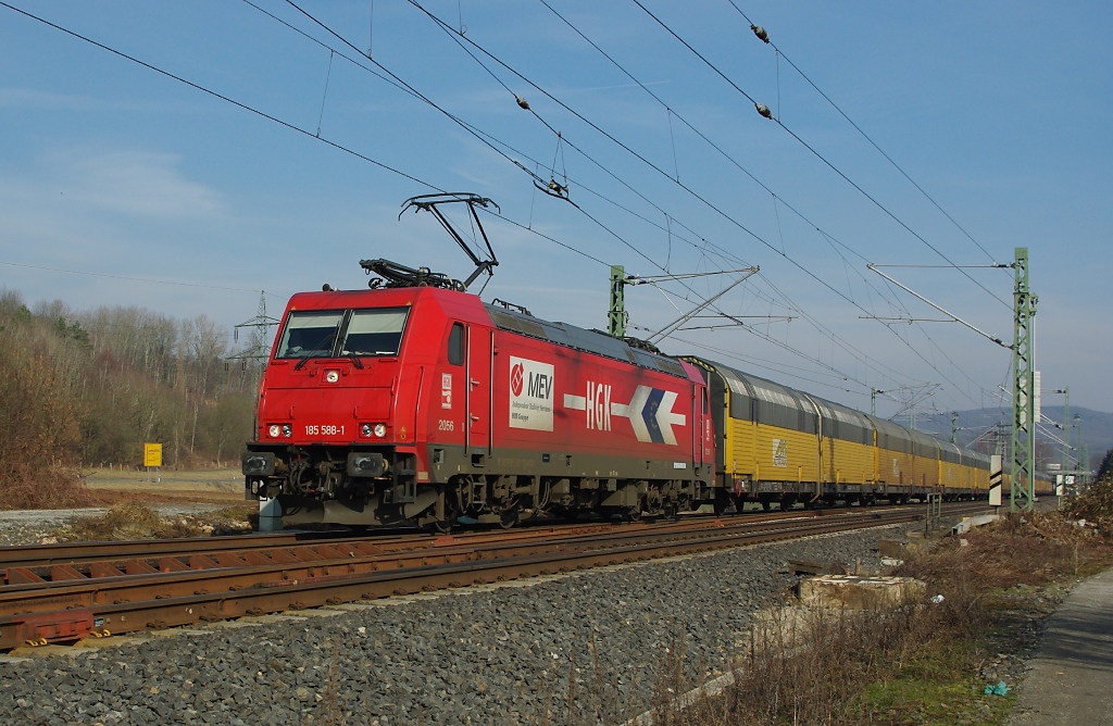 Am 02.03.2011 bespannte die von TXL geliehene HGK 185 588-1 diesen ARS-Autozug in Richtung S�den. Aufgenommen an der Nordeinfahrt nach Eschwege.