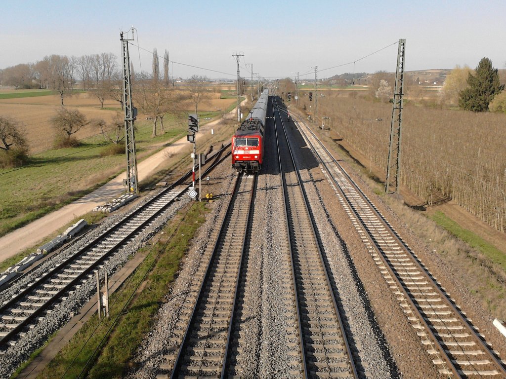 Am 02.04.2012 kam 120 134-2 mit IC2028 der ICE-Ersatzzug fr ICE277 nach Basel. Hier ist die Fuhre kurz vor Mllheim (Baden).