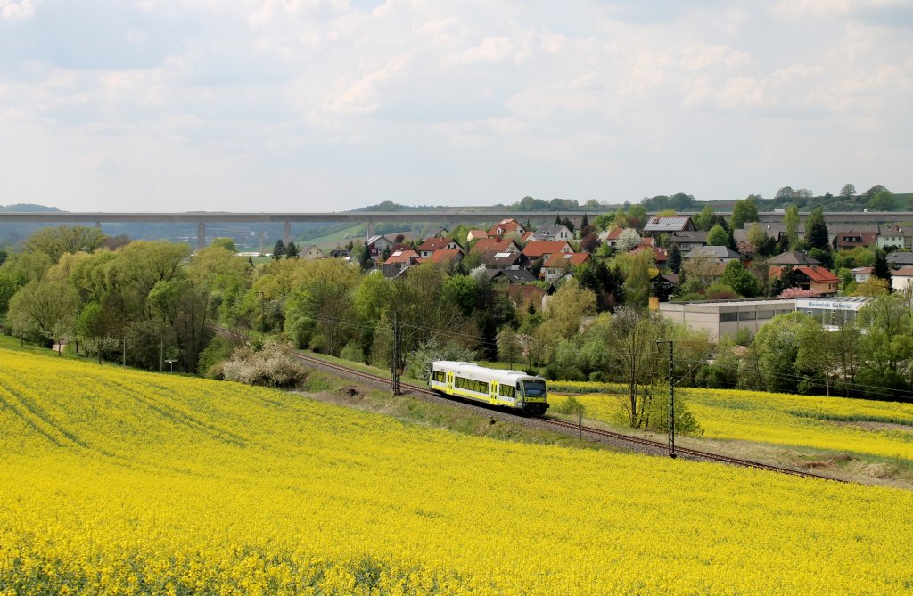 Am 02.05.2012 war ein VT 650 von agilis bei Grub am Forst auf dem Weg nach Bad Rodach.