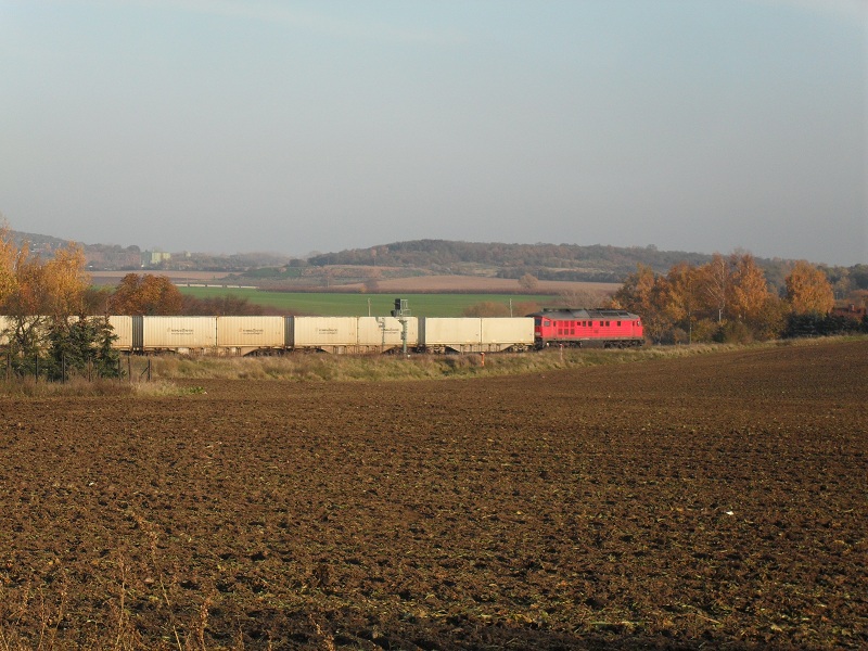 Am 02.11.2011 fuhr dieser Gterzug in Richtung Halle Gbf.