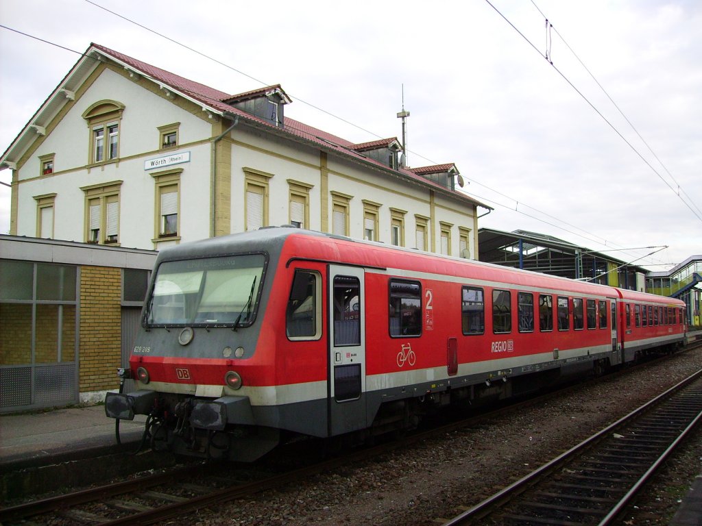 Am 02.11.2011 kam 628 209 noch einmal zu der Ehre Planzge zwischen Wrth (Rhein) und Lauterbourg zu fahren. Seine Dienste werden normalerweise von neuen 643ern gefahren.