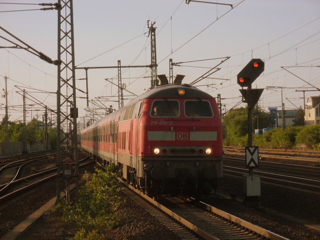 Am 03.06.2013 kam 218 470 mit einem Reisezug durch den Messebahnhof Hannover/Laatzen.Sie fuhr nach Bad Harzburg.