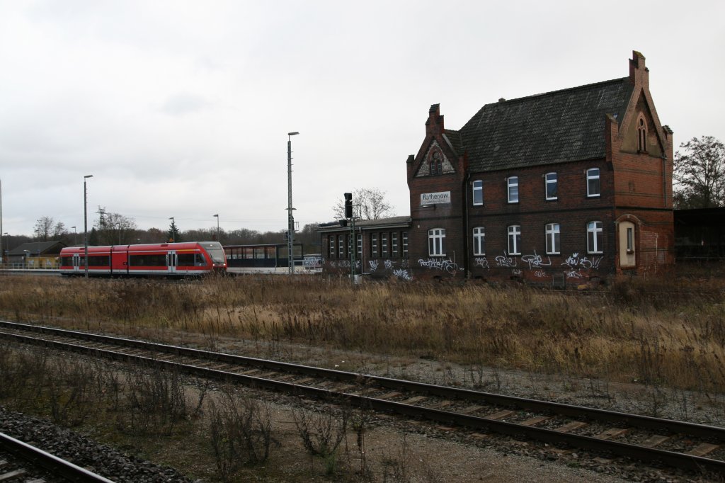 Am 03.12.2007 stand ein GTW von DB Regio im Bahnhof von Rathenow zur Abfahrt nach Branenburg HBF