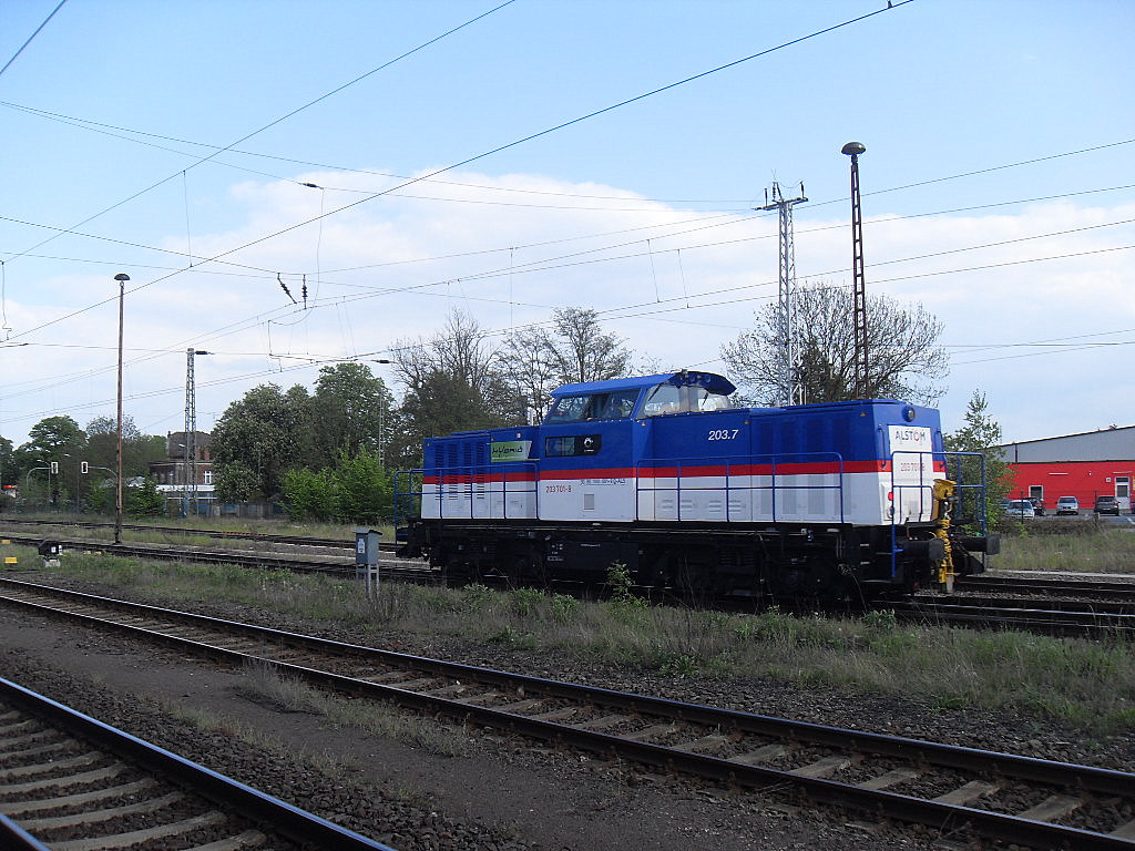 Am 04.05.2012 fuhr 203 701 (Auslieferung an DR 110 490;Umbau in 112 490;Umzeichnung in 202 490;Umbau durch ALS - ALSTOM Lokomotiven Service GmbH, Stendal [gem Umbaukonzept BR 203.7(Hybridlok))durch Stendal in Richtung RAW Stendal.
