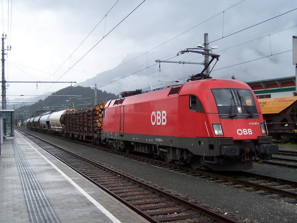 Am 04/08/11 stand 1116 267 im Bahnhof Reutte mit einem Gterzug der nach Hall/Tirol um 11;20 Uhr geplannt war.