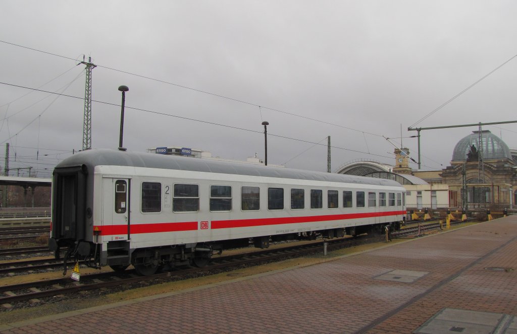 Am 05.01.2013 stand der D-DB 51 80 84-90 015-9 Bimdz 268.7 abgestellt in Dresden Hbf.