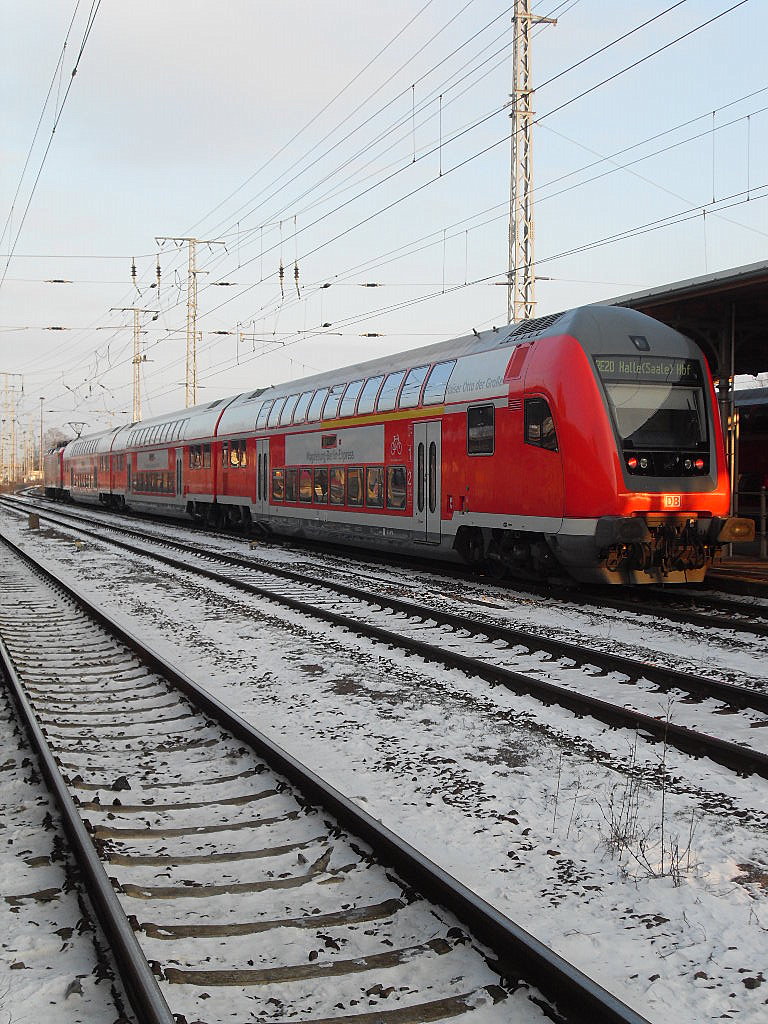 Am 05.02.2012 fuhr 112 139 mit dem IRE Zug (OTTO HAT ZUGKRAFT) (Berlin->Magdeburg)als RE 20 (RE17715)Uelzen->Salzwedel->Stendal->Magdeburg->Kthen->Halle/Saale)um 16:08 in Stendal ein.