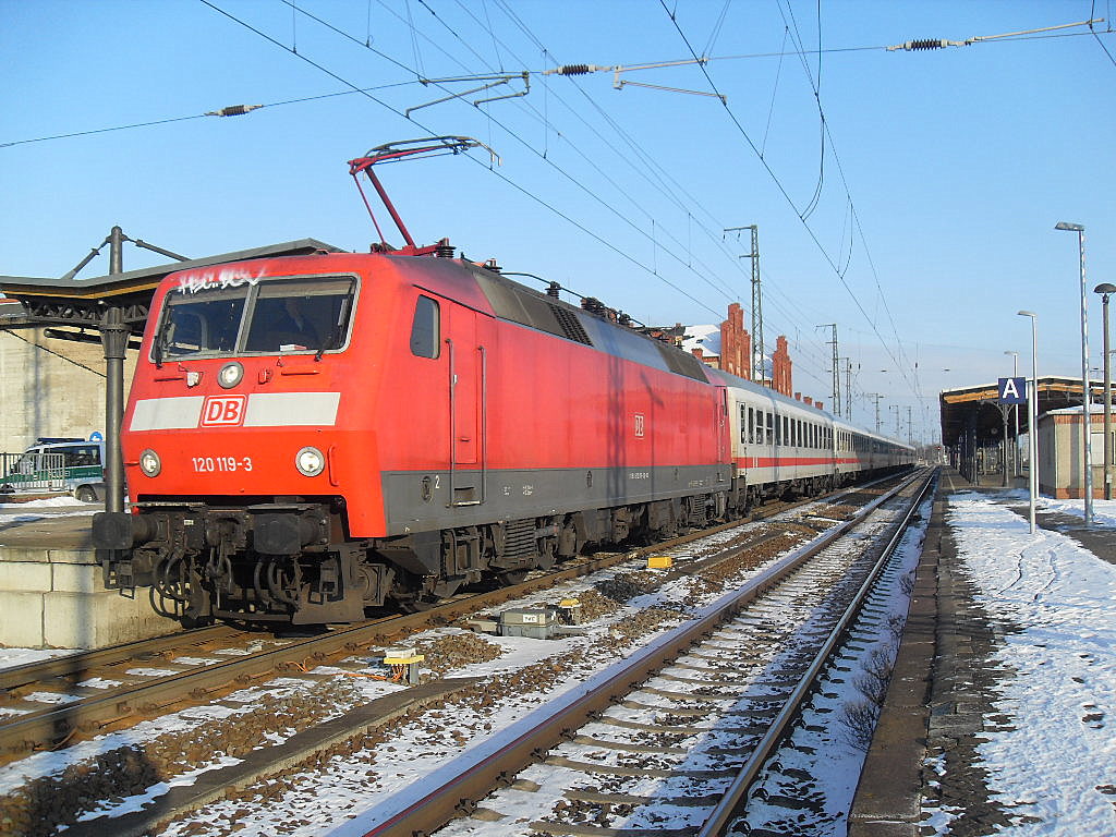 Am 05.02.2012 fuhr 120 119 mit IC 1917 in Stendal ein (+20min Versptung Grund war Versptete Bereitstellung)