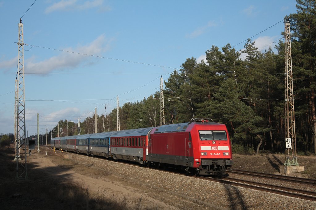 Am 05.03.2011 fhrt der EC mit 101 047 aus Angermnde kommend Richtung Berlin. In Angermnde fand ein Lokwechsel mit einer 234er statt, welche kurz vor dem EC nach Berlin fuhr.