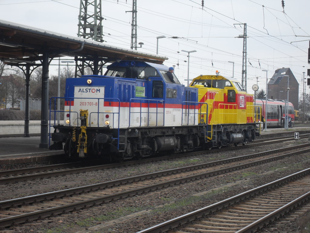 Am 05.04.2012 fuhr 203 701-8 (Hybridlok) (ex.DR 110 490-0;Umbau in 112 490-8;DB Regio AG 202 490-9)mit einer weiteren Hybridlok die die MEG bestellt hatte ins RAW Stendal nach absolvierter Lastprobefahrt.