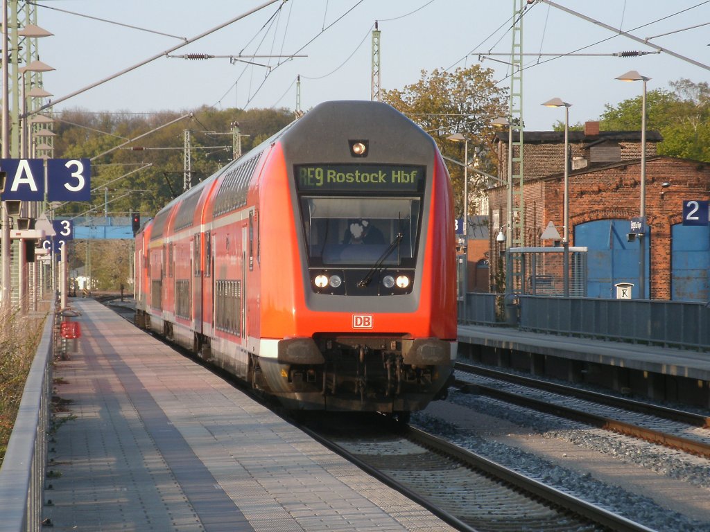 Am 05.Mai 2011 kamen wieder Rostocker Dostos,vom HanseExpress,zwischen Sassnitz und Rostock,zum Einsatz.Am Abend verlie RE 13016 nach Rostock Bergen/Rgen.