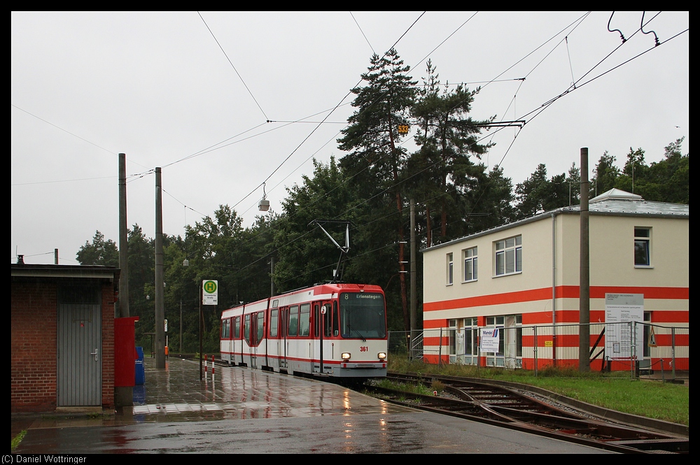Am 06. August 2010 konnte ich den Wagen 361 vom Typ N8S an der Endstelle Worzeldorfer Strae festhalten. Der Fotograf genoss im Anschluss an das Foto eine gemtliche Mitfahrt in die Innenstadt auf den weich gepolsterten Ledersitzen.